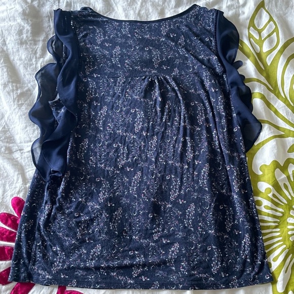 [BUNDLE OF 4] NEW Short-Sleeve & Long-sleeve Blouses & Tank Top, Size XS-M - Picture 15 of 16